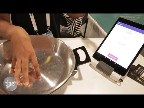 This smart pan counts calories as you cook